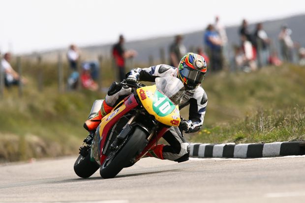 Dan Cooper in action during the Bennett&rsquo;s Lightweight TT